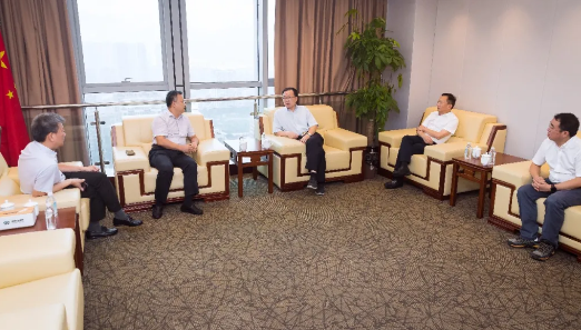 供应链综合商业服务平台迈进浙江第一站 — — 龙8-long8与温州交运集团战略签约